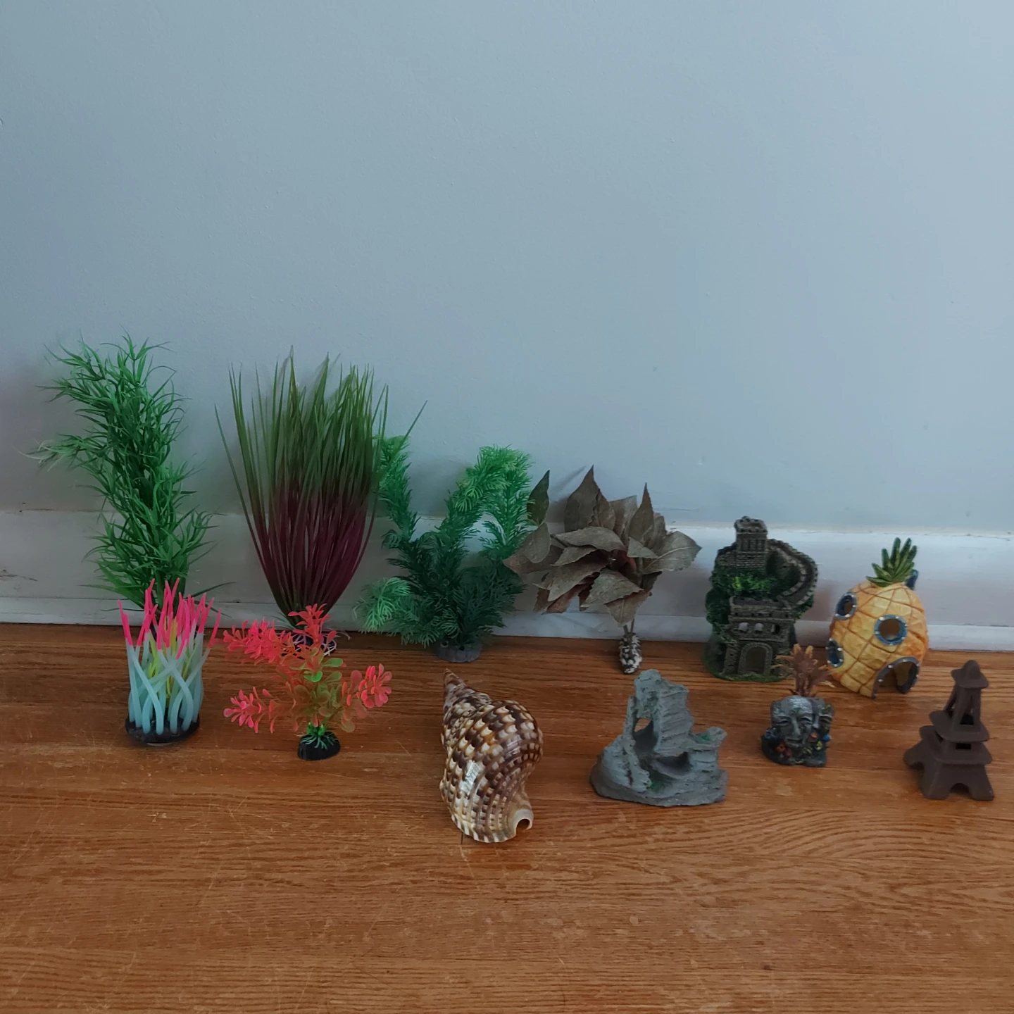12 Fish Aquarium Decorations & Plants Set