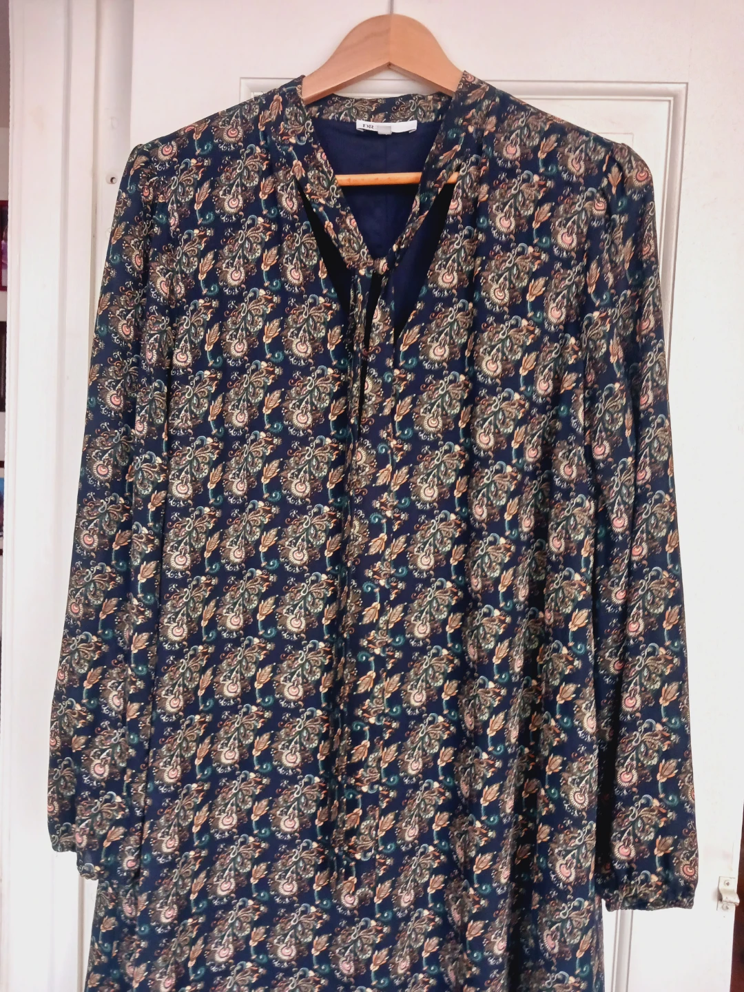 Beautiful Paisley Print Long Sleeve Dress. Size L - photo 3