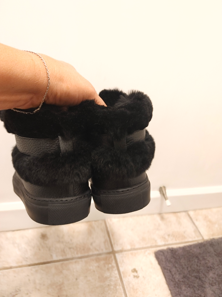 Women's Black Fur Trimmed  Sneakers size 8 - photo 4