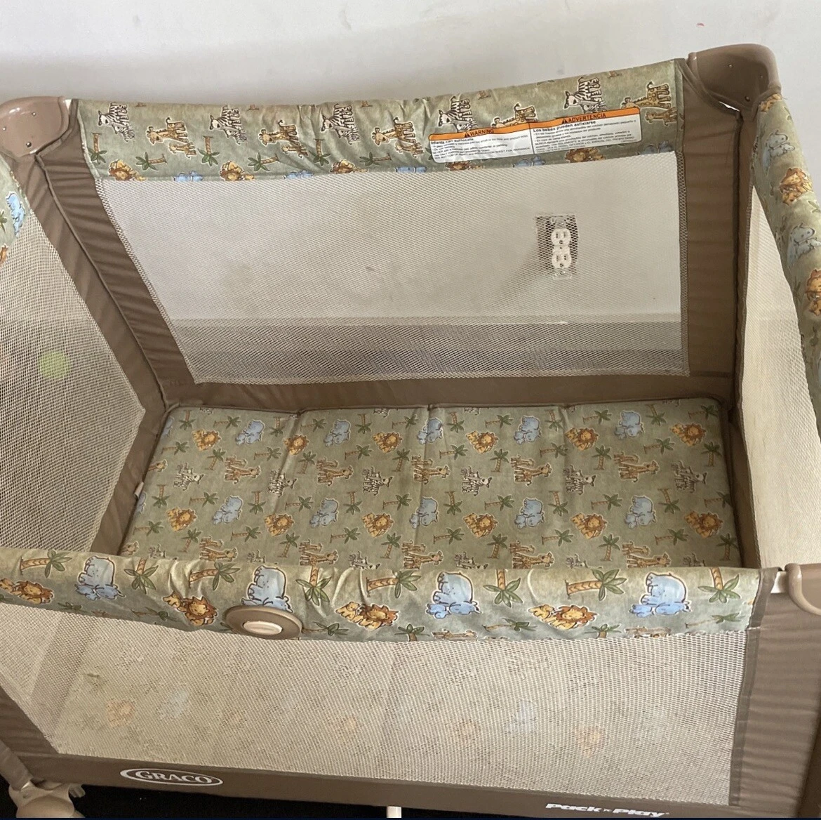Graco Pack and Play (Safari theme) - photo 2