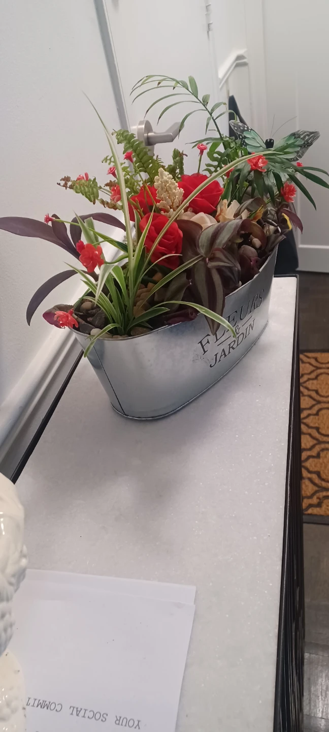 Table top arrangement. - photo 2
