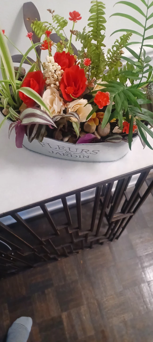 Table top arrangement. - photo 3