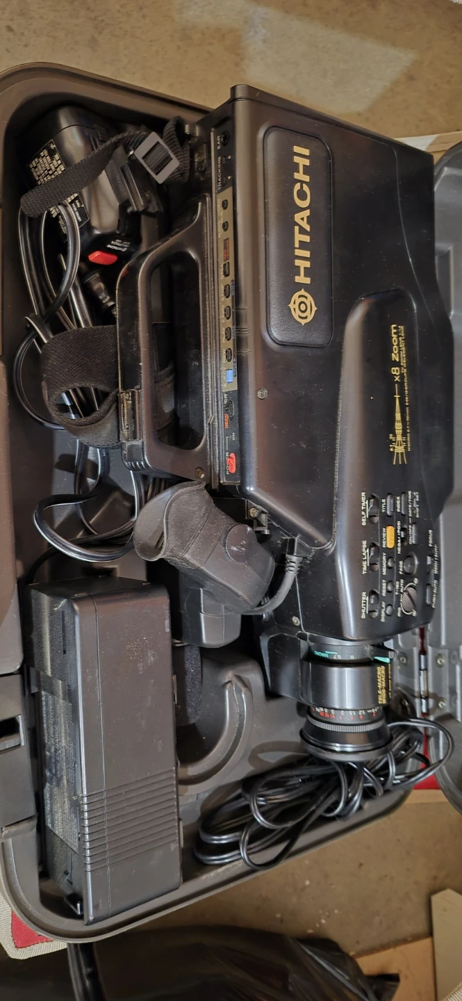 Hitachi VM-S708A Video Camera with x8 Zoom - photo 2