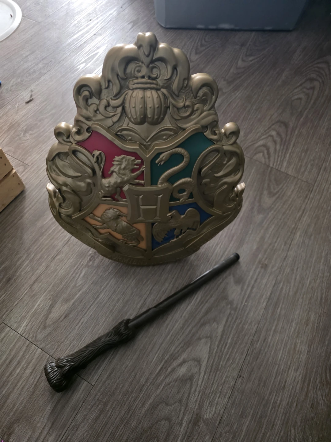 Harry Potter Hogwarts Crest and Wand