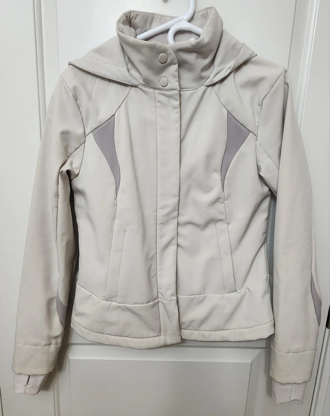 ⚽️ Cream Coloured Hooded Jacket