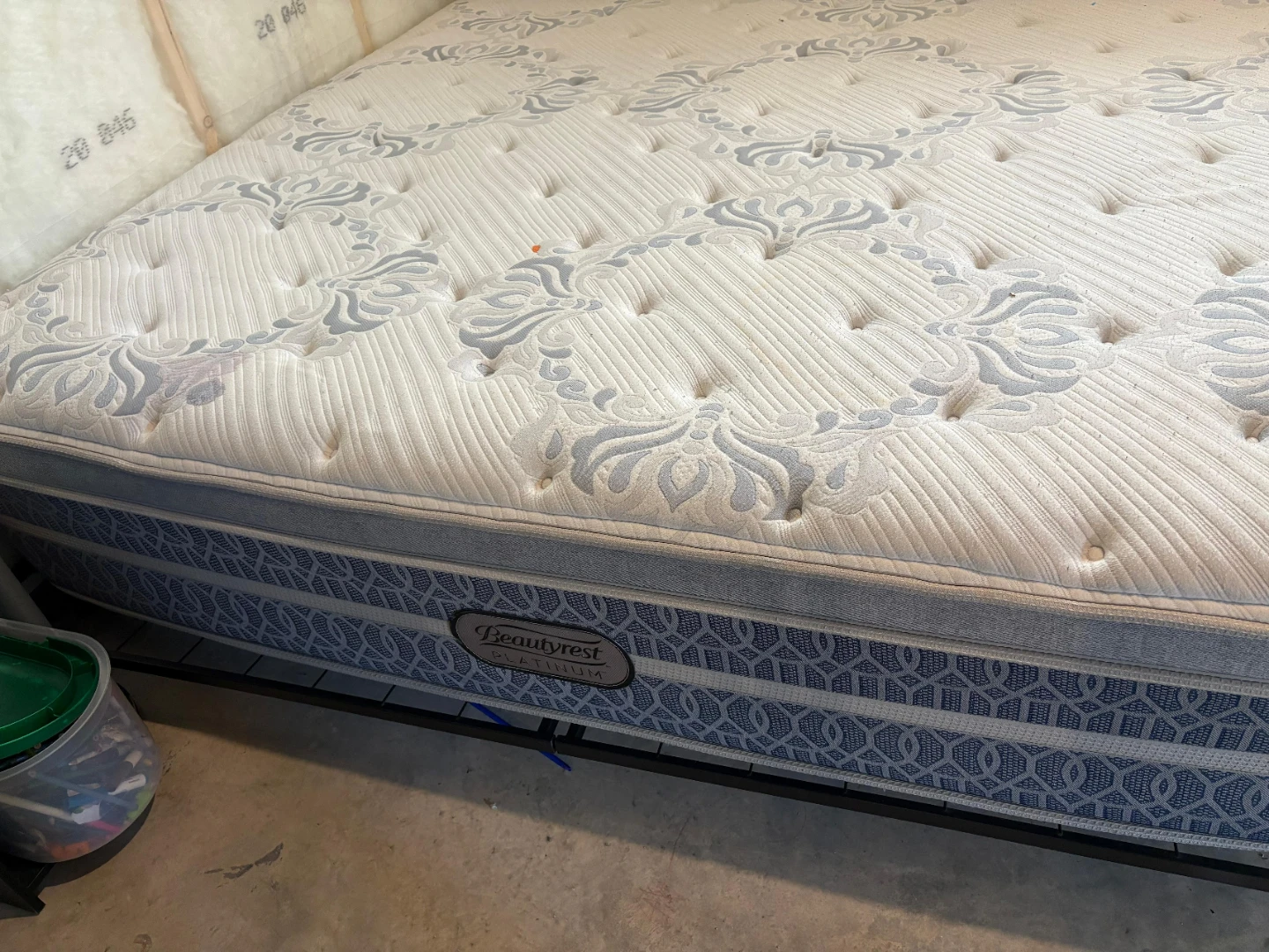 King size metal frame with Beautyrest Platinum Mattress - photo 4