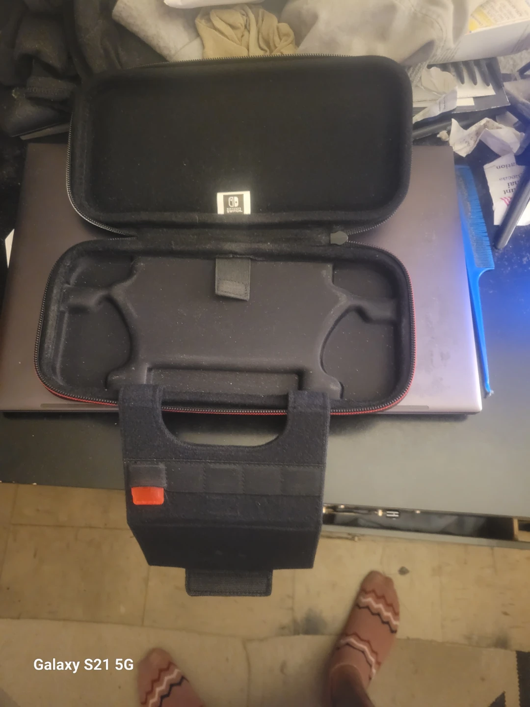 GameStop Nintendo Switch Carrying Case - photo 3