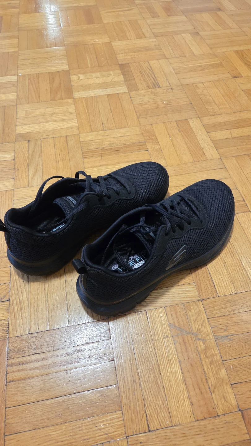 Brand New Skechers Women's Size 7