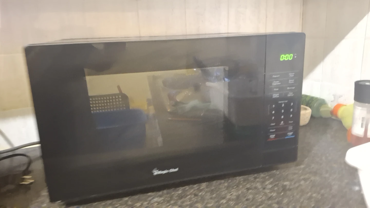 Magic Chef 1.1 Cu. Ft. 1000 Watt Countertop Microwave Oven - photo 3