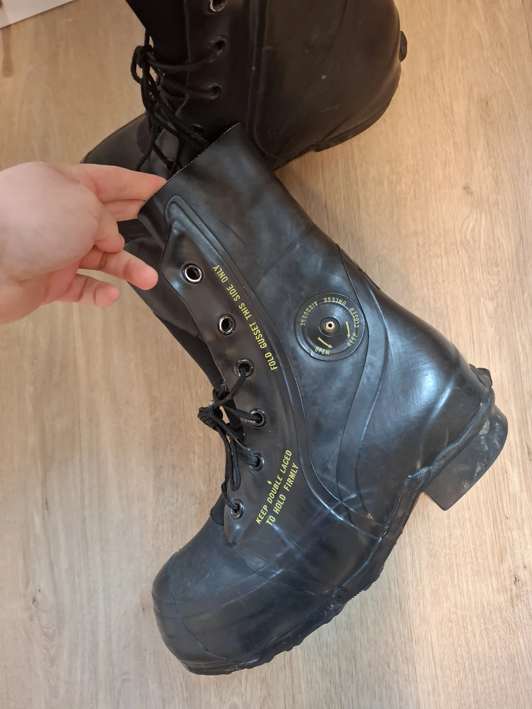 Black Rubber Boots Size 8R for Winter - photo 2