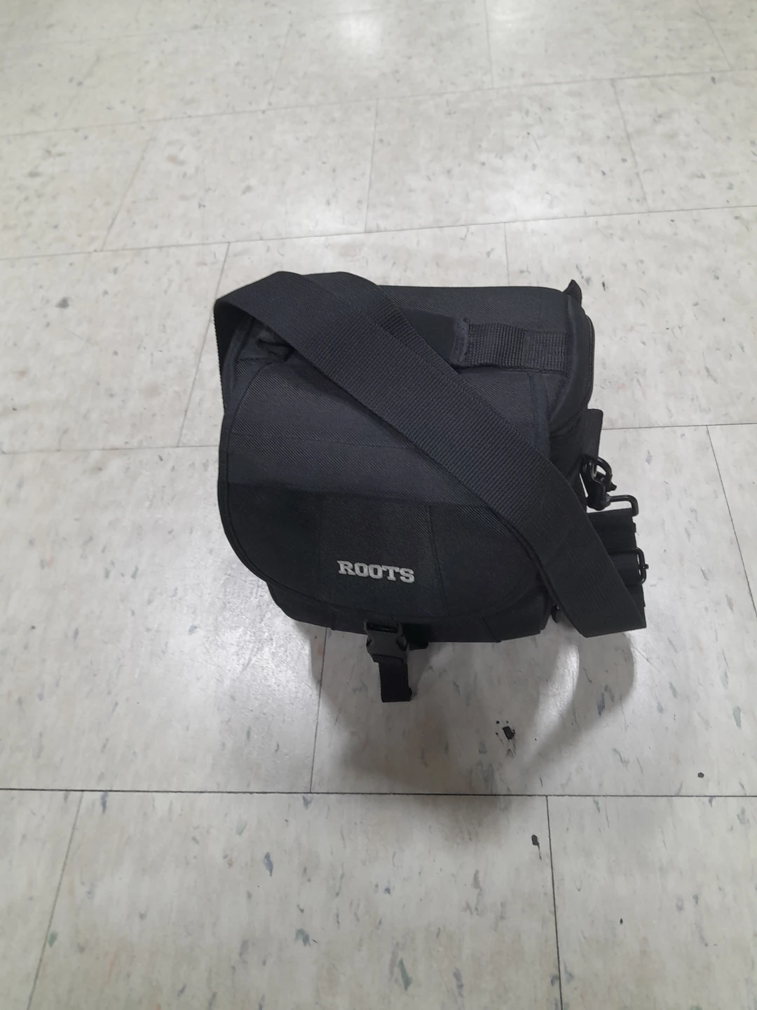 Roots black  camera r bag portable size - photo 2