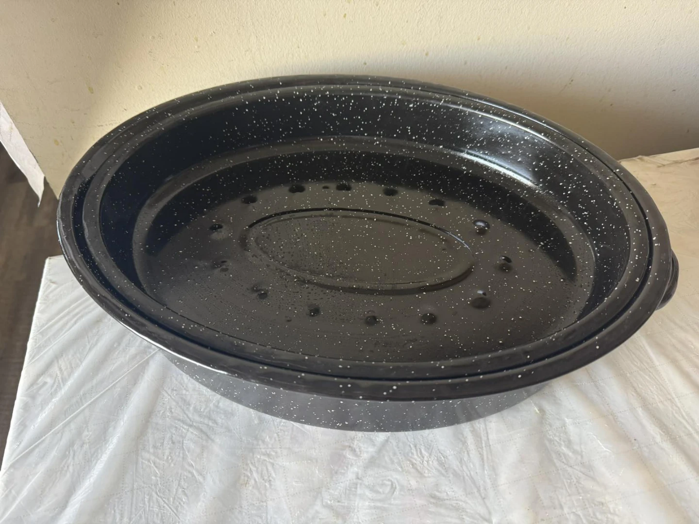 Black Speckle Roasting Pan with Lid - photo 5