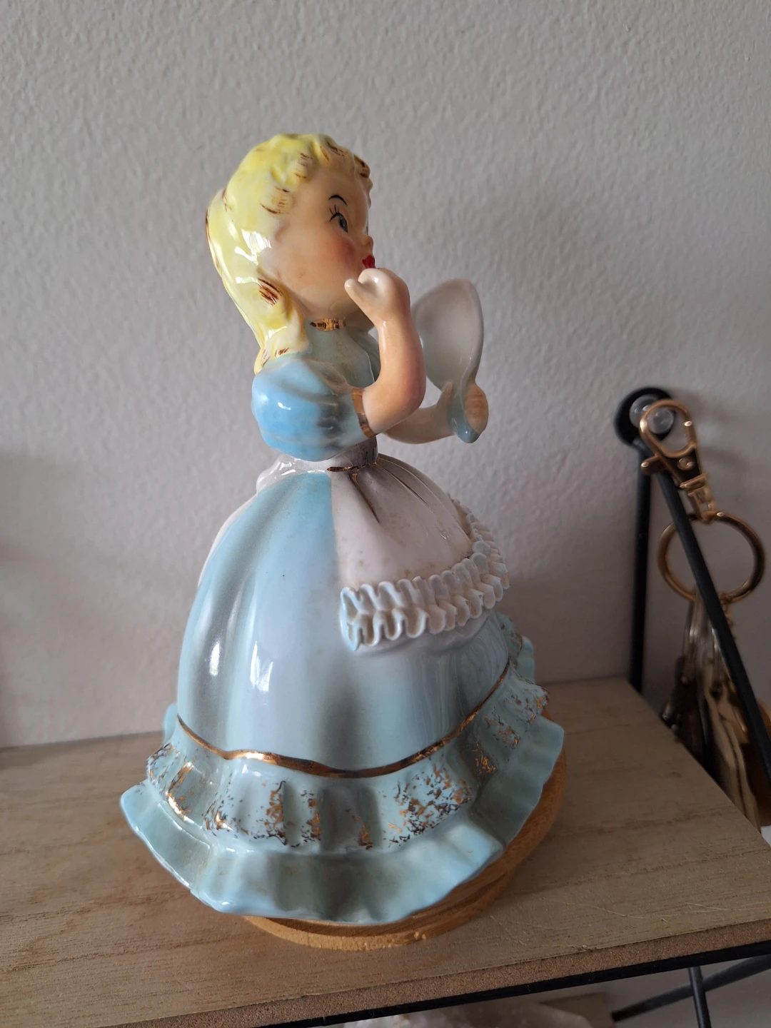 Vintage Ceramic Girl Figurine with Mirror - photo 3