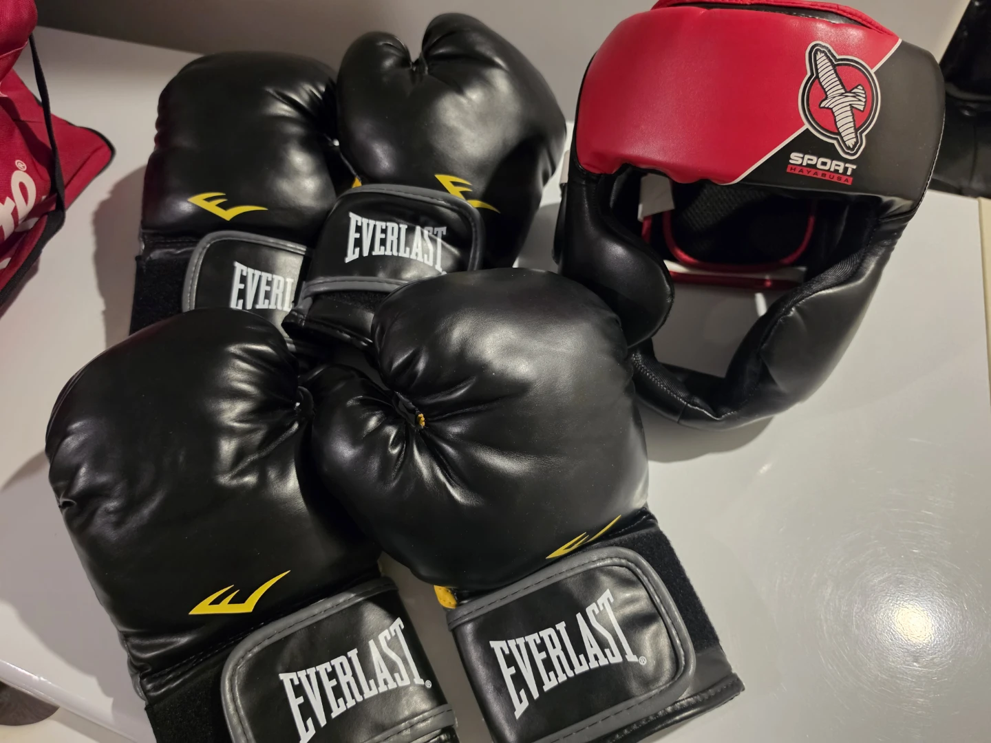 Everlast Boxing Gloves and Headgear Set