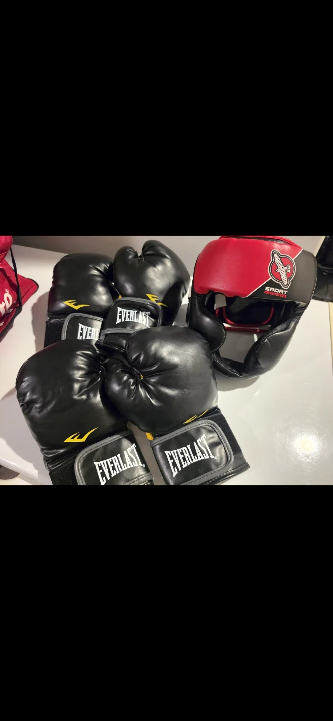 Everlast Boxing Gloves and Headgear Set - photo 2