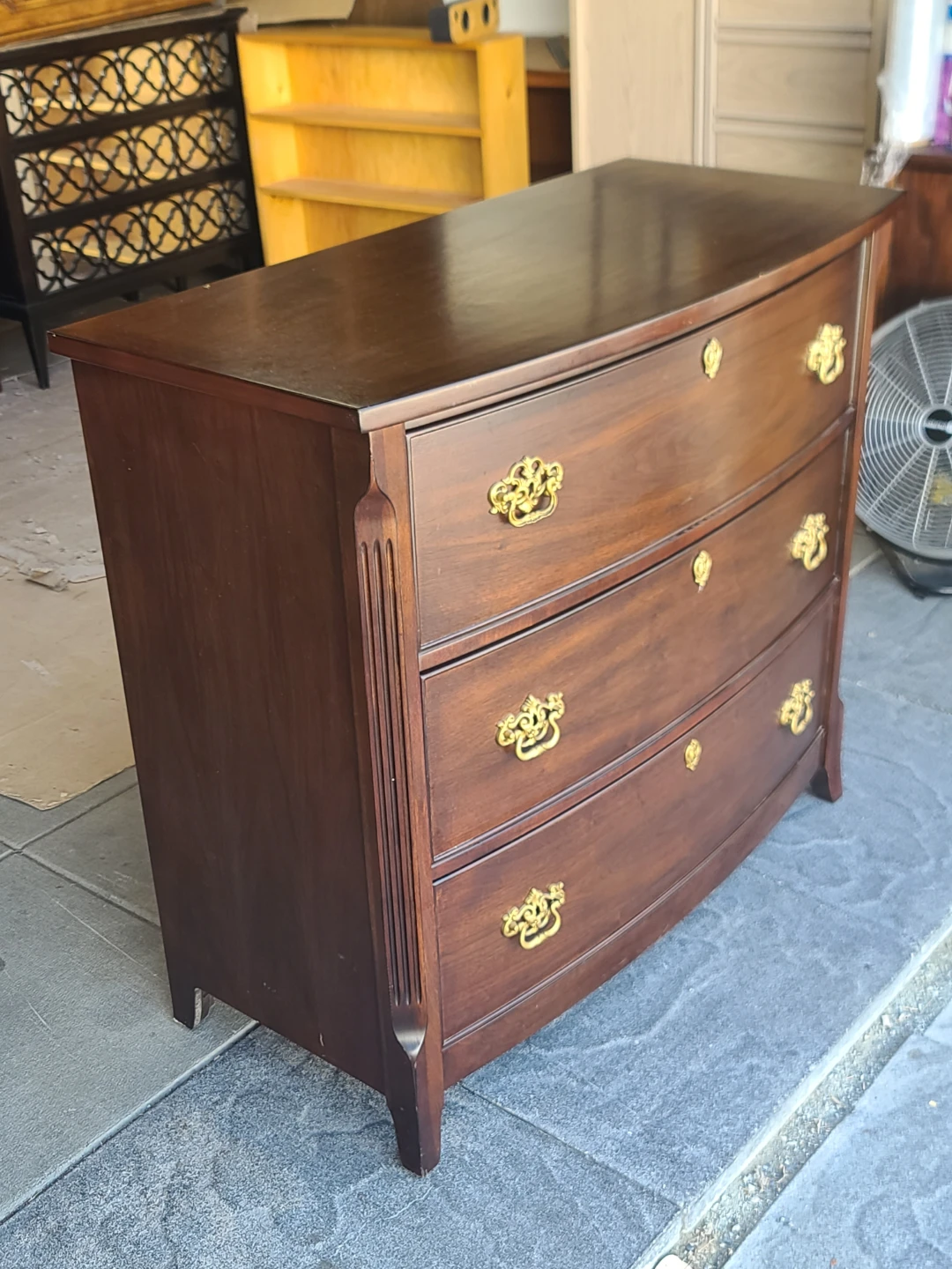 Vintage Bowfront 3-Drawer Chest - photo 2