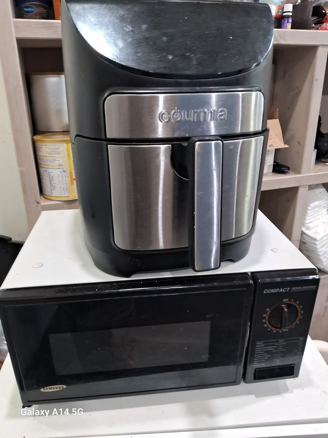 Gourmia Air Fryer and Samsung Microwave