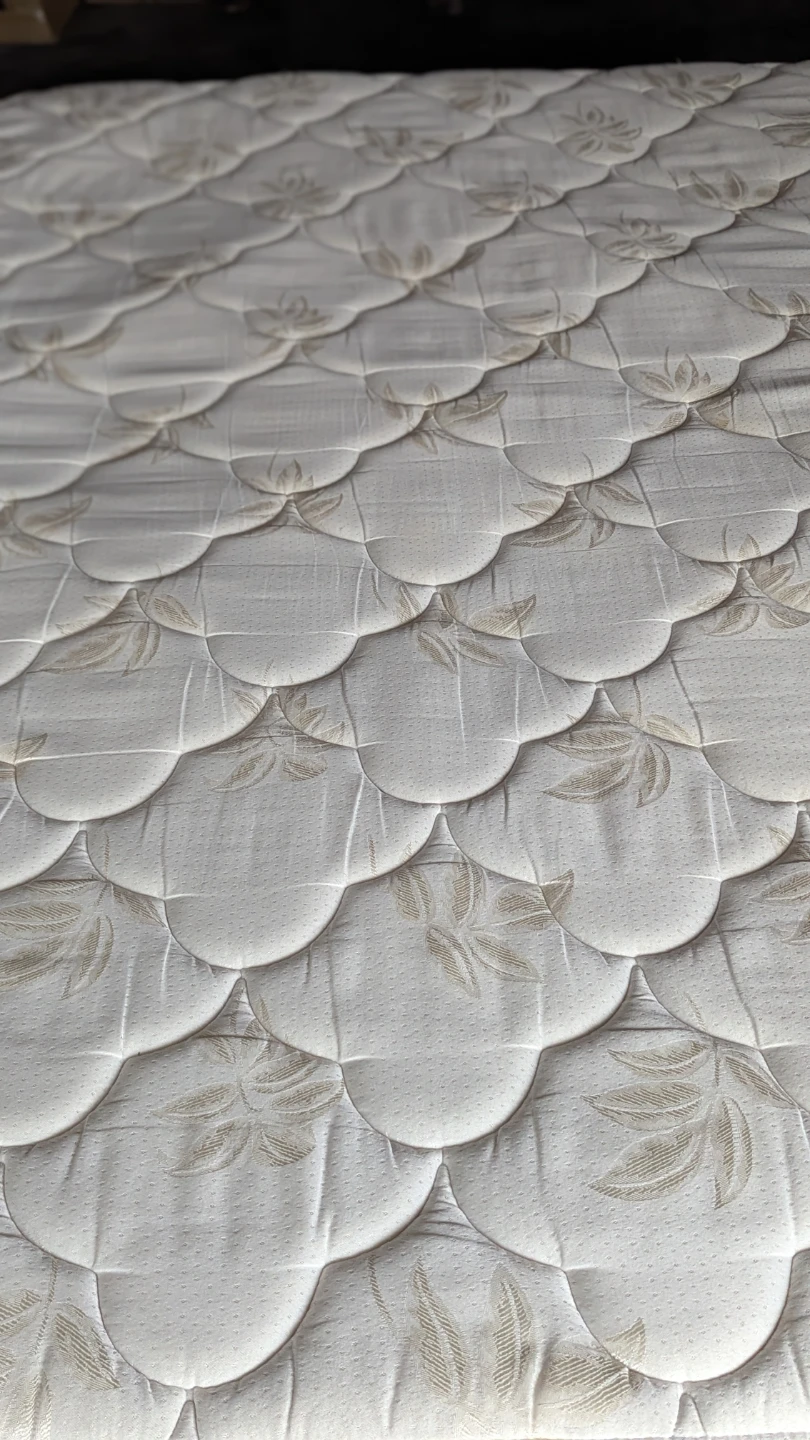 Queen Simmons DeepSleep Mattress what the box/free delivery