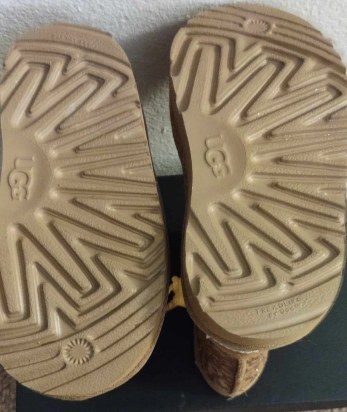 UGG Boots - Toddler Size 6c - photo 5