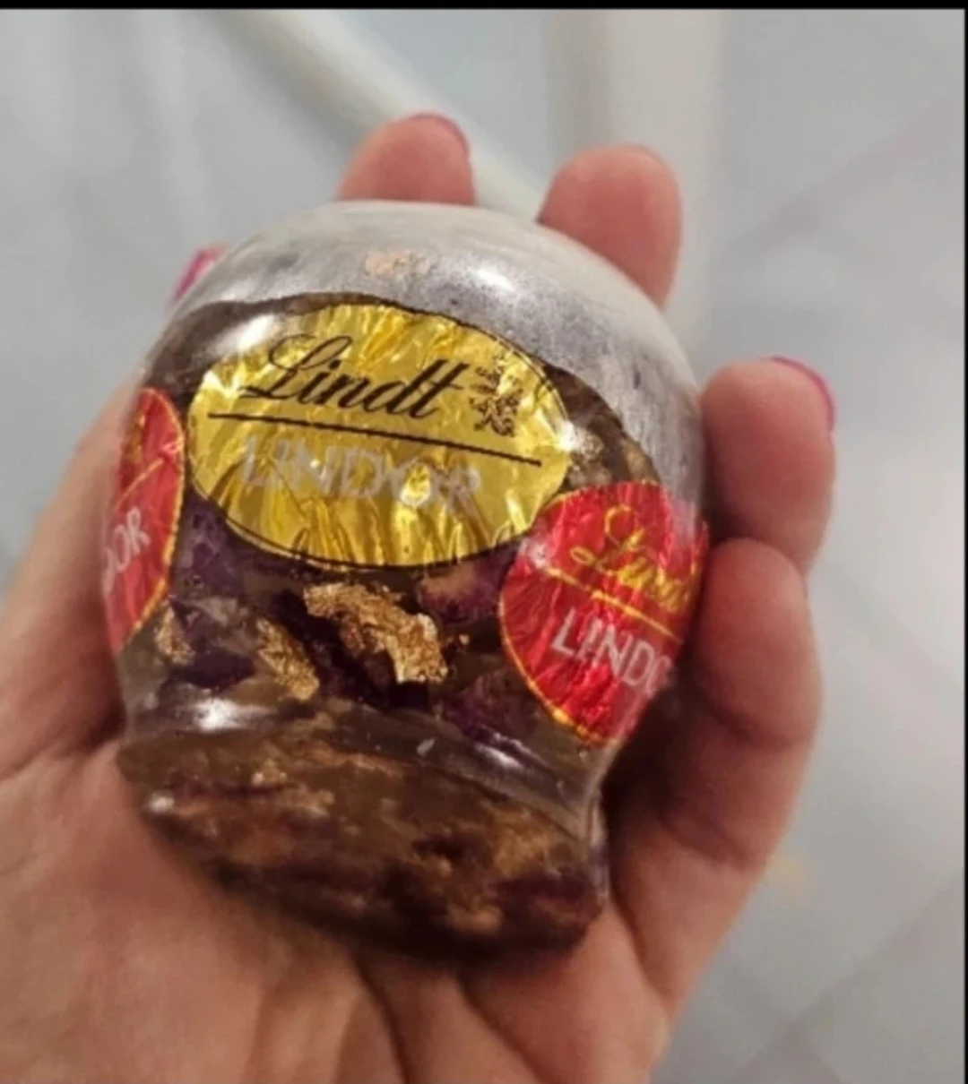 Lindt Chocolate Skull Decoration - photo 4