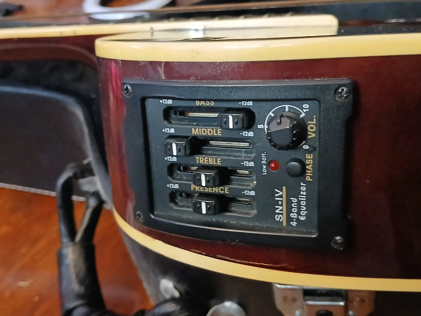 Intex Acoustic electric Guitar ADG302CE/WRS - photo 4
