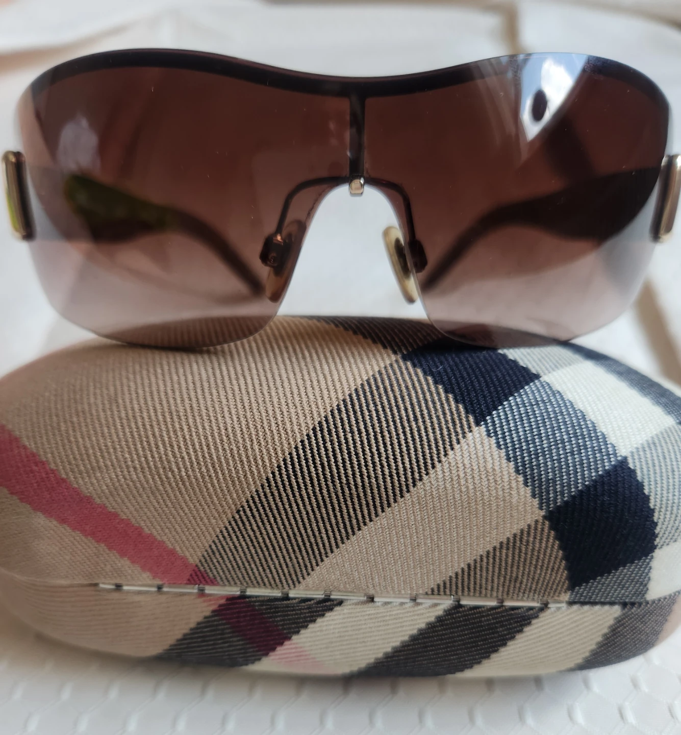 Burberry Sunglasses with Case - photo 5