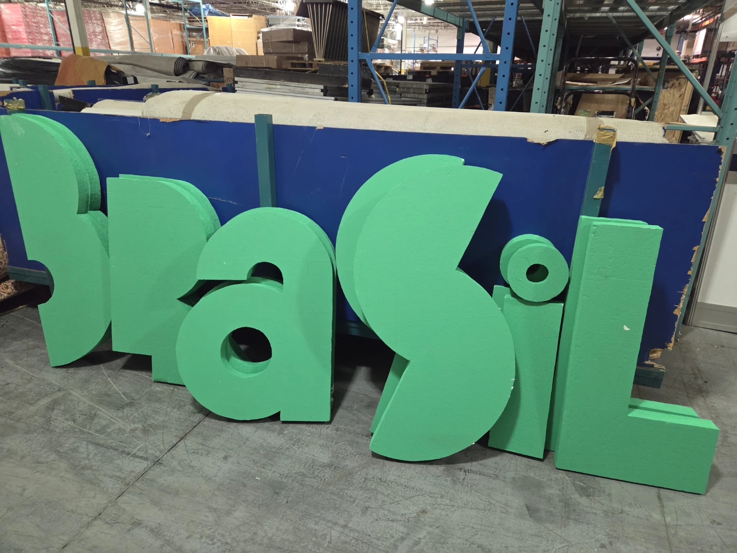 Green foam letters spelling 'BRASIL' - photo 4