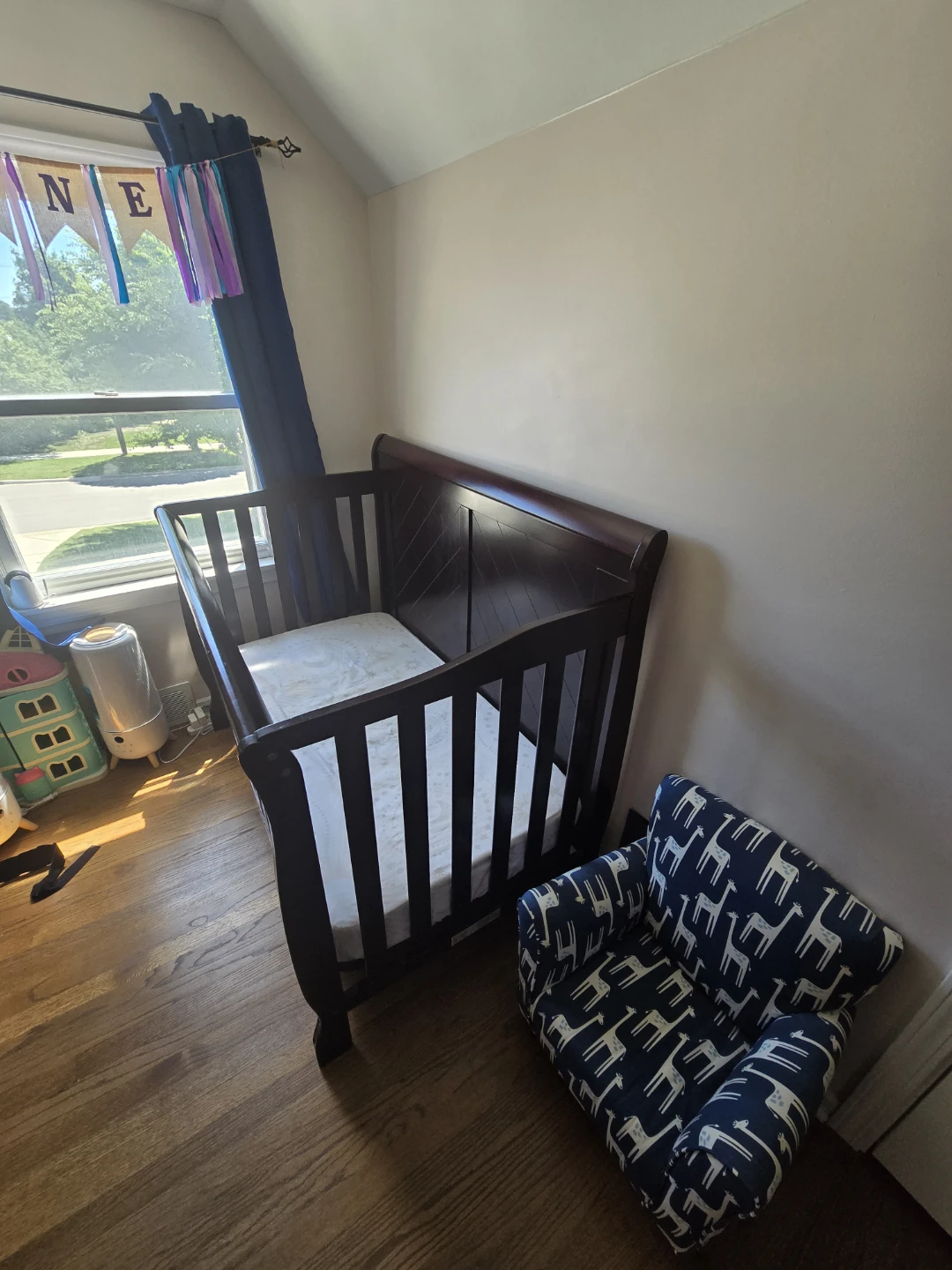 Dark Wood Baby Crib and armchair - photo 2