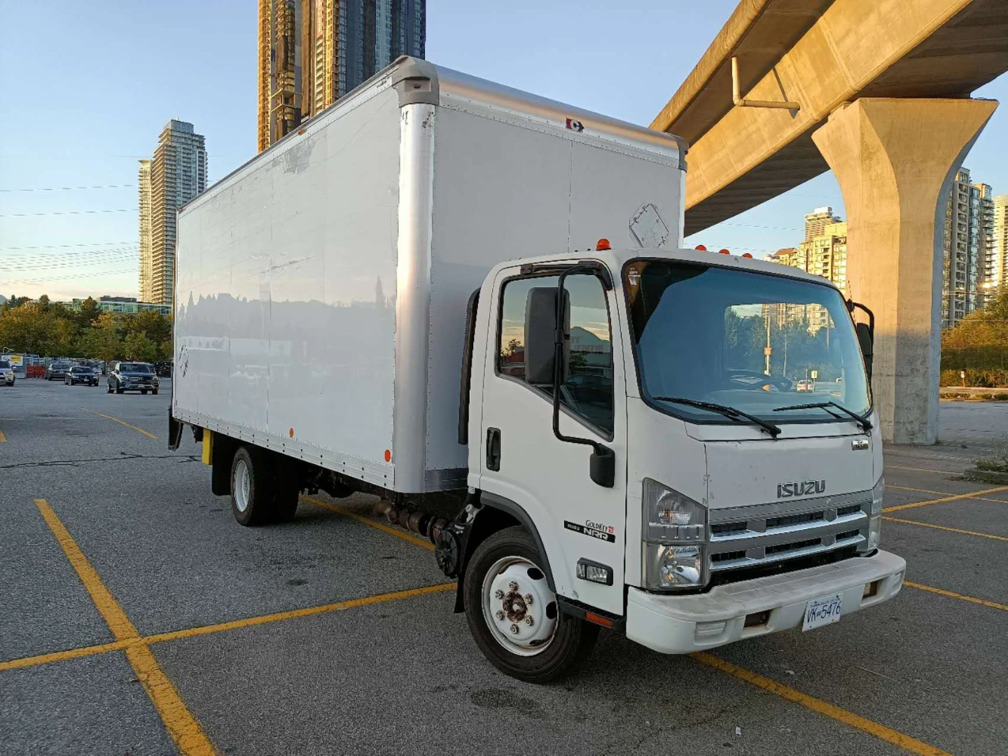 Isuzu Box Truck - photo 3