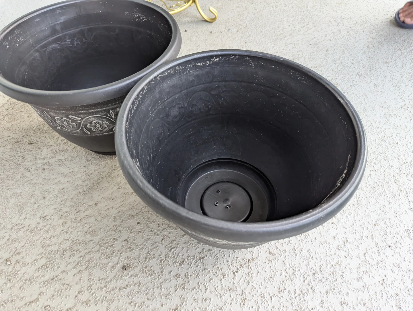Set of 2 Black Decorative Planters - photo 2