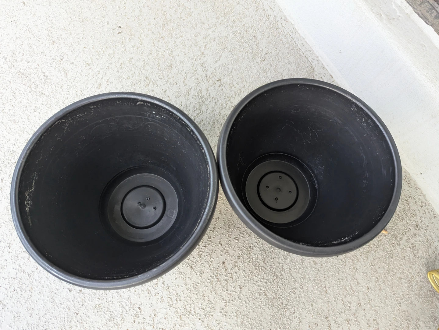 Set of 2 Black Decorative Planters - photo 4