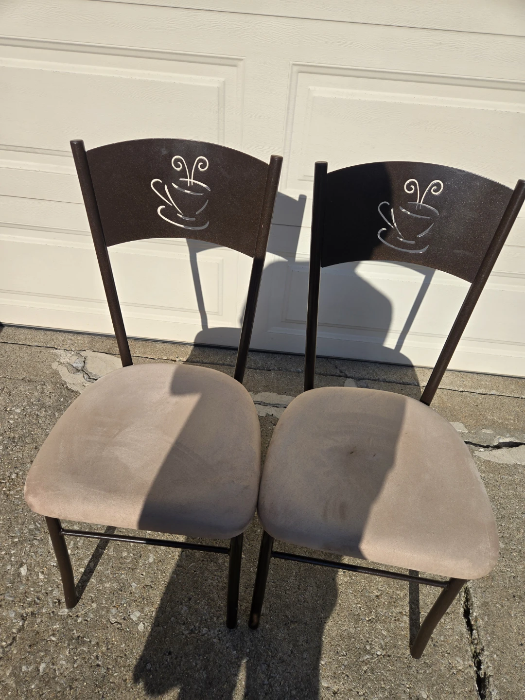 Set of 2 Metal Chairs with Coffee Cup Design