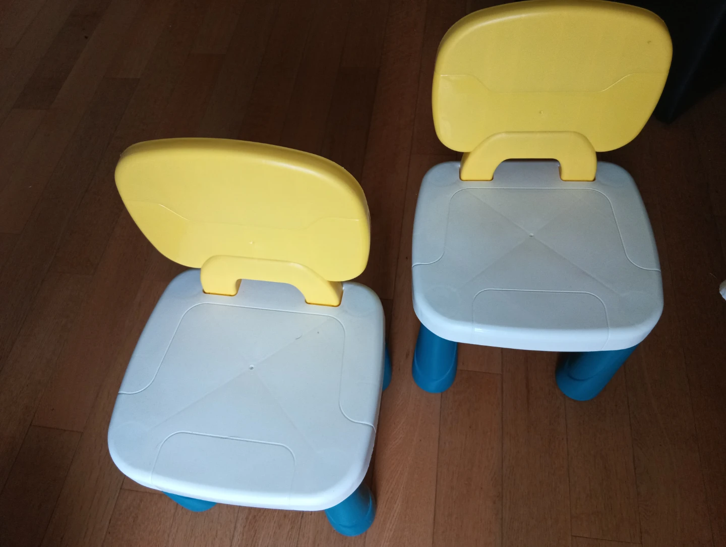 Set of 2 Kids Chairs with Yellow Backrests