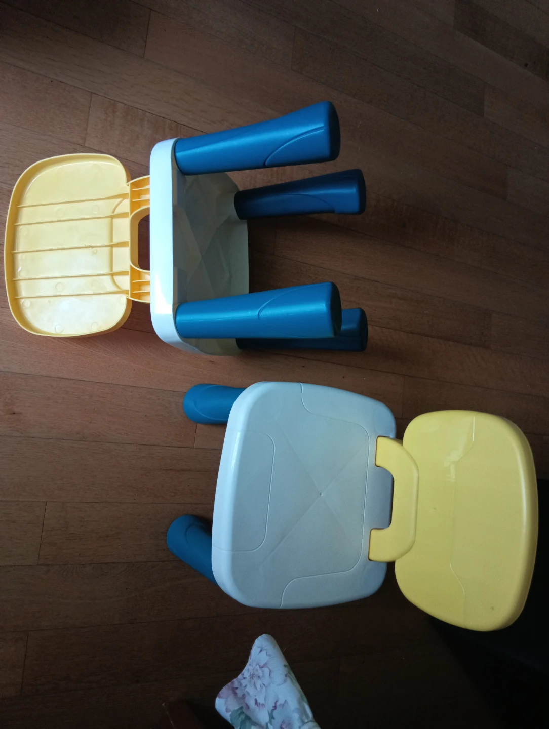 Set of 2 Kids Chairs with Yellow Backrests - photo 2