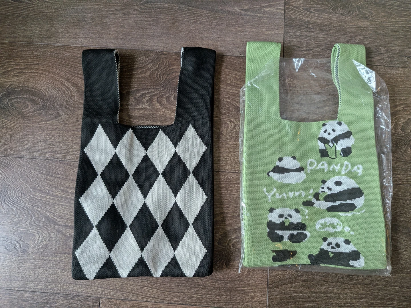 Set of 2 knitted tote bags