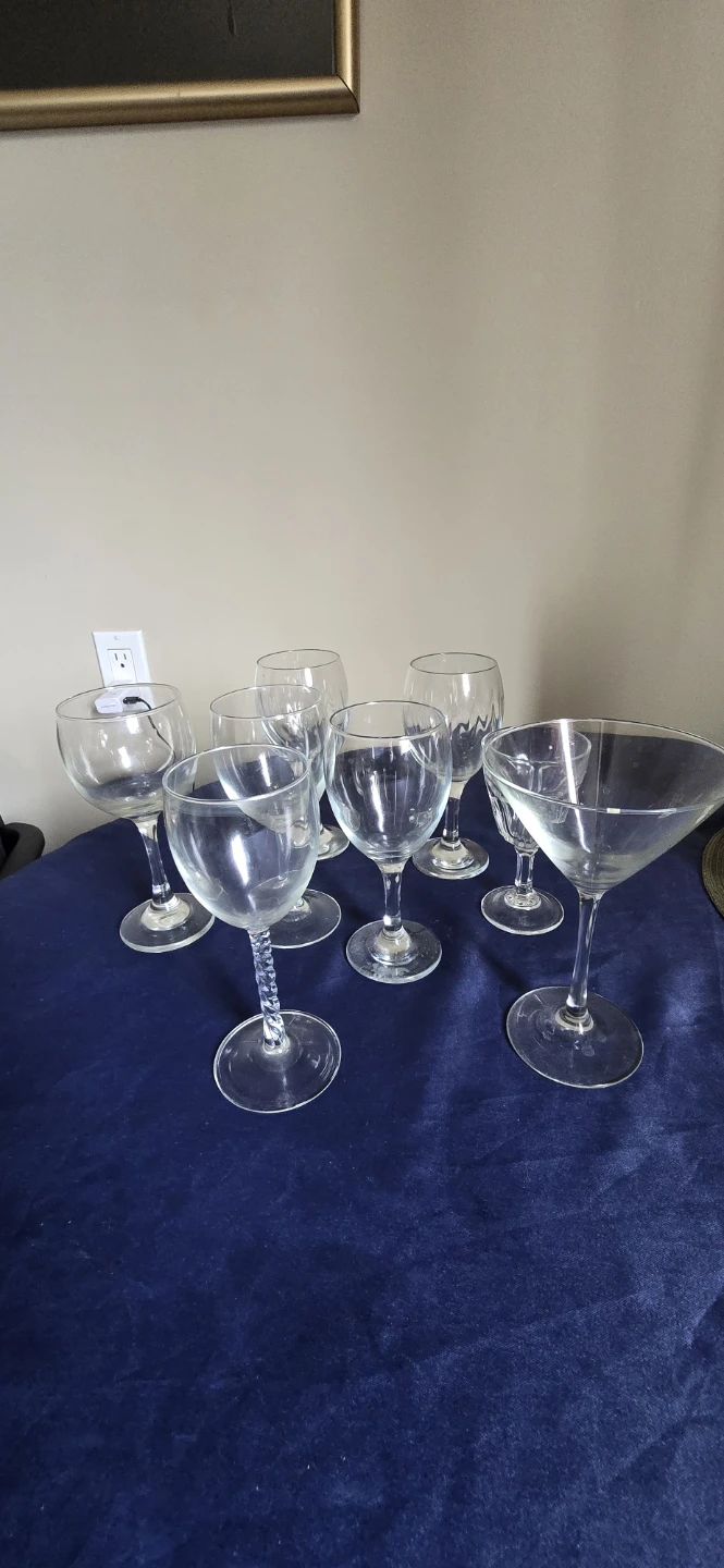 Set of 8 Assorted Clear Glass Wine Glasses