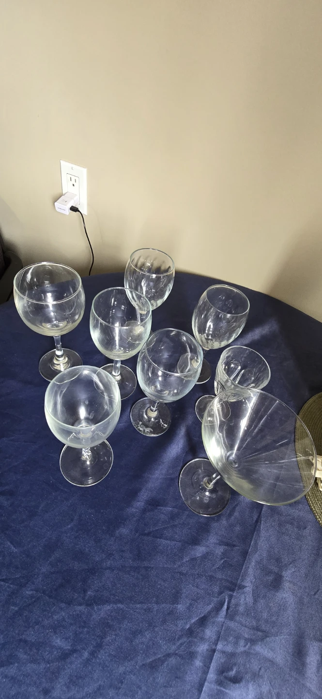 Set of 8 Assorted Clear Glass Wine Glasses - photo 2