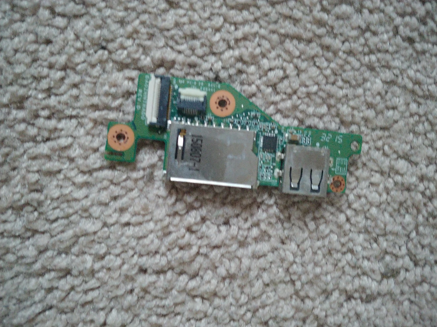 Acer Chromebook c740 series SD card reader and USB port