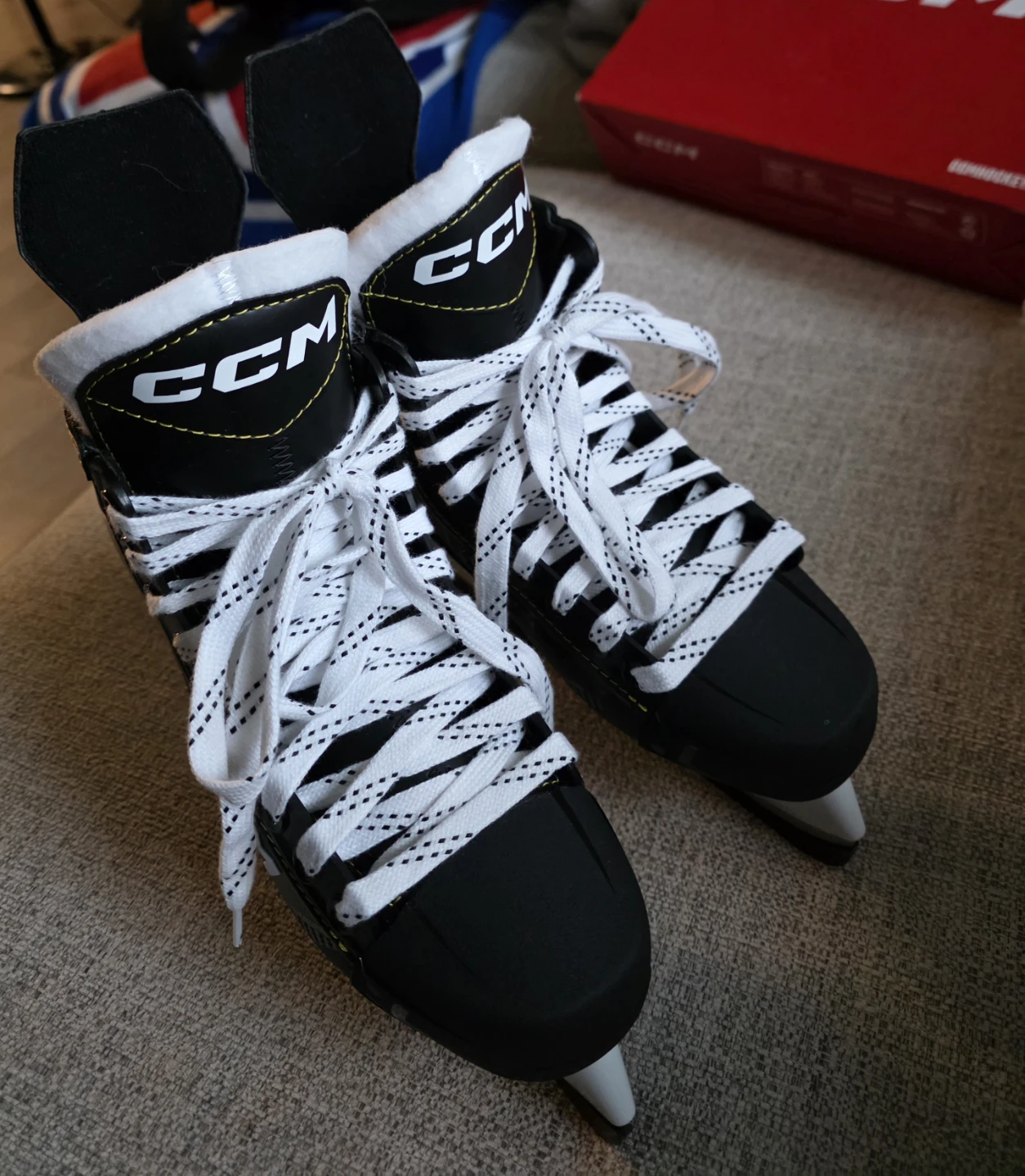 CCM Hockey Tacks AS-550 Hockey Skates Size 5 - photo 2