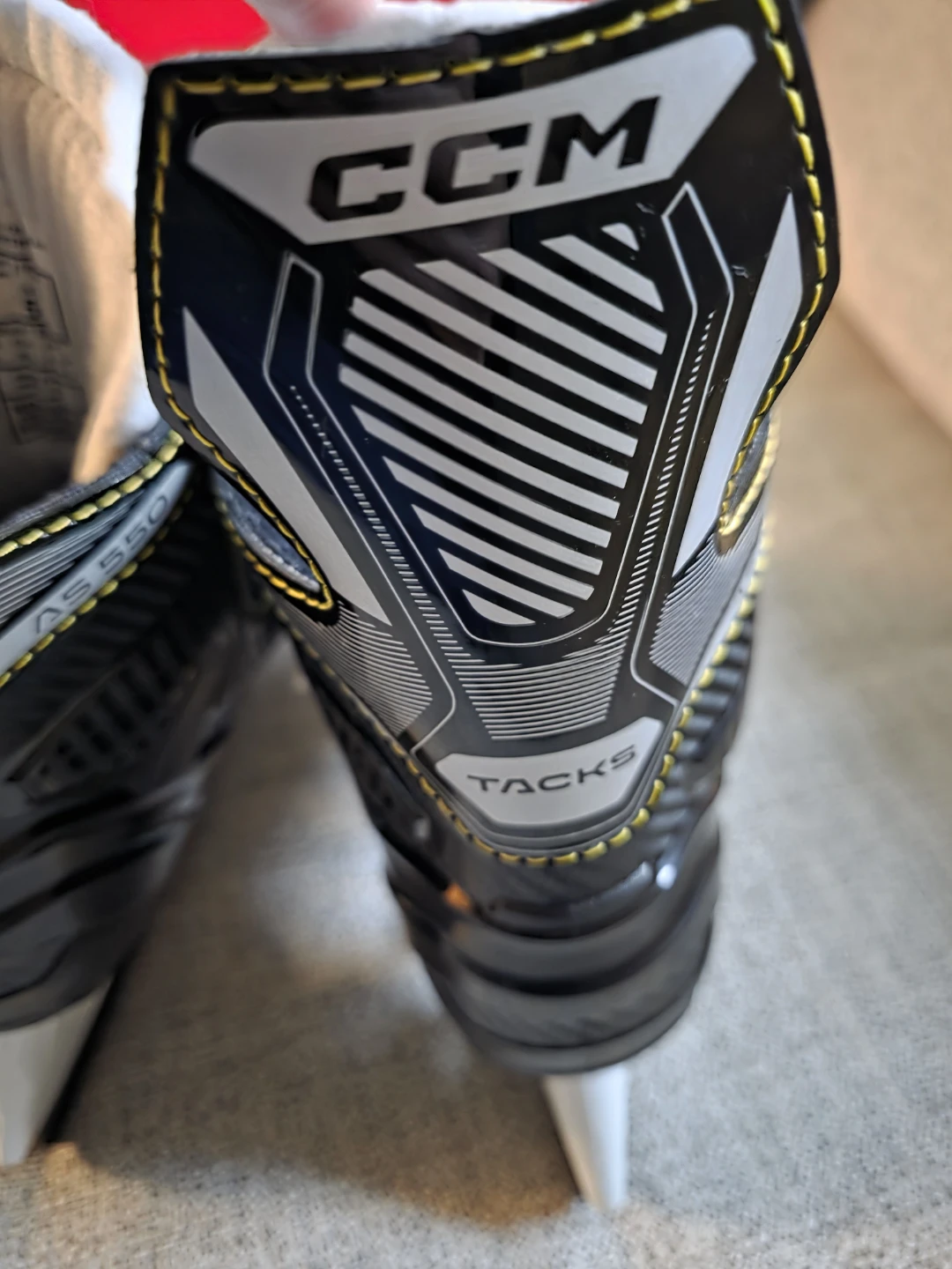CCM Hockey Tacks AS-550 Hockey Skates Size 5 - photo 3