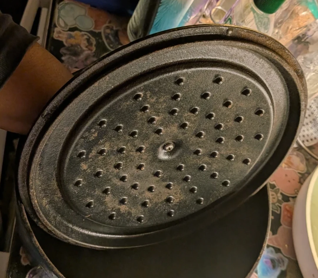 📣📣📣MOVING SALE📢📢📢 Calphalon Cast Enamel Dutch Oven - photo 3