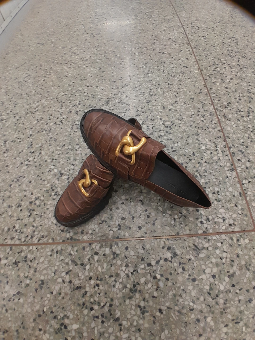 Brown Crocodile-Embossed Loafers with Gold Chain  12 - photo 2