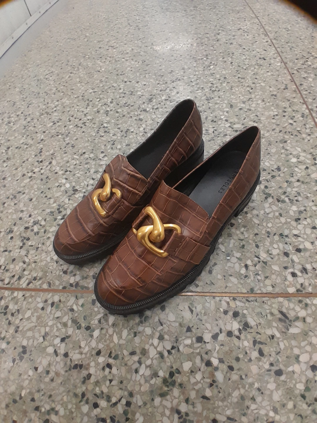 Brown Crocodile-Embossed Loafers with Gold Chain  12 - photo 4
