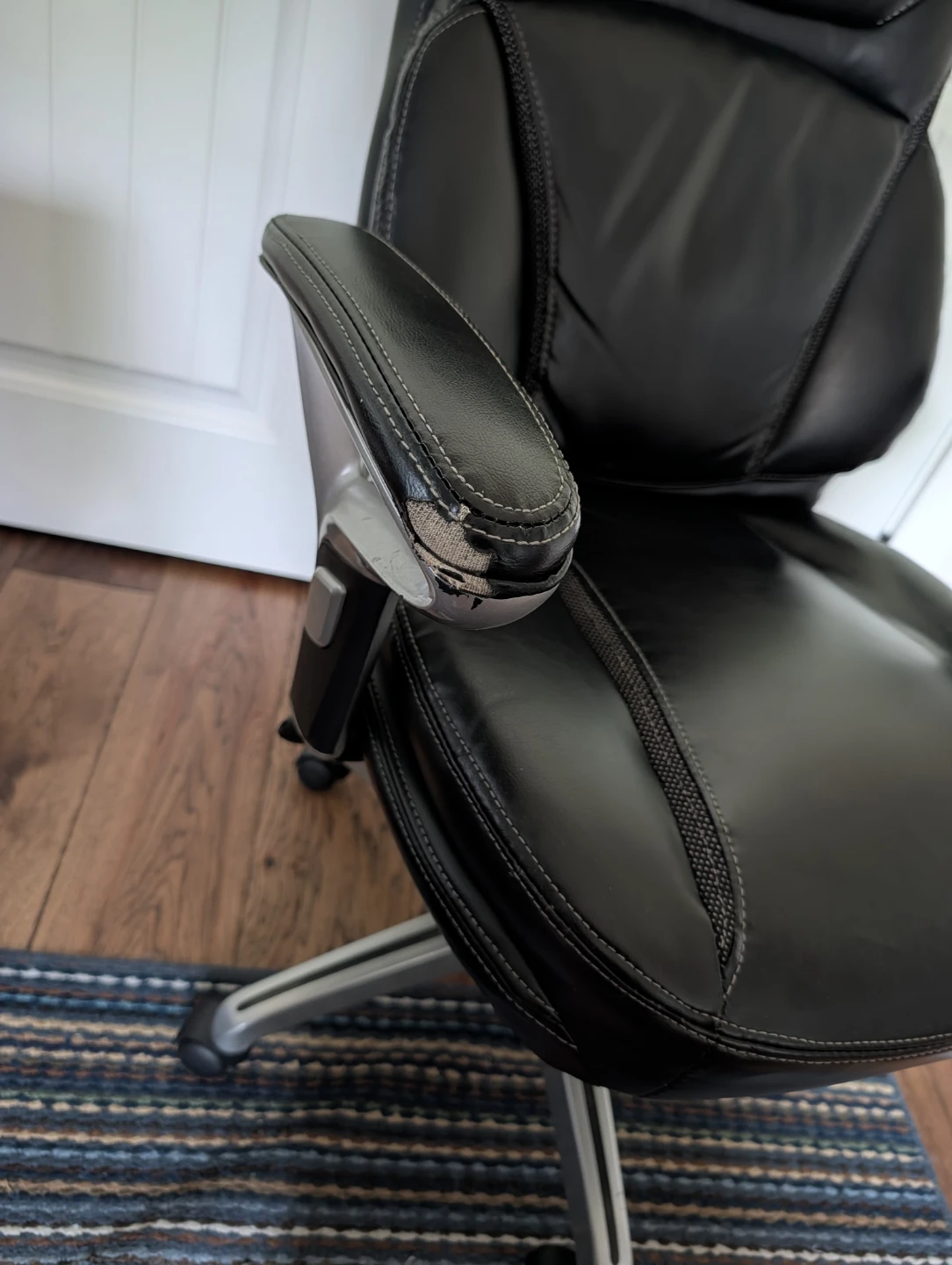 Black Office Chair - photo 2
