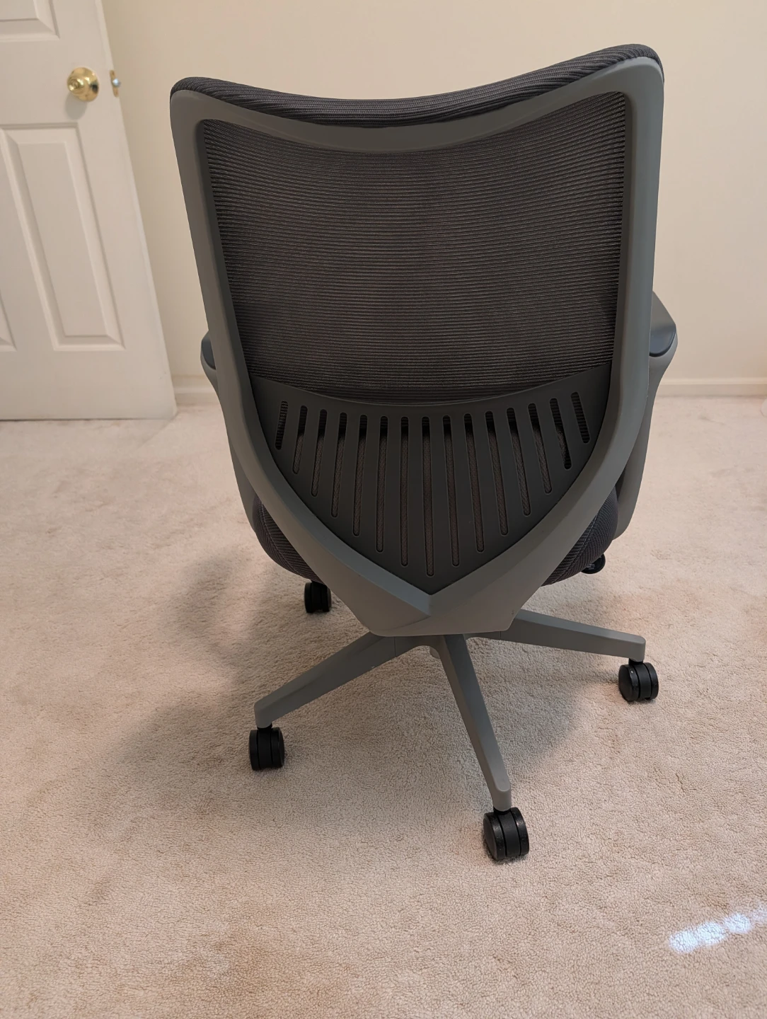 Ergonomic Mesh Office Chair - photo 3