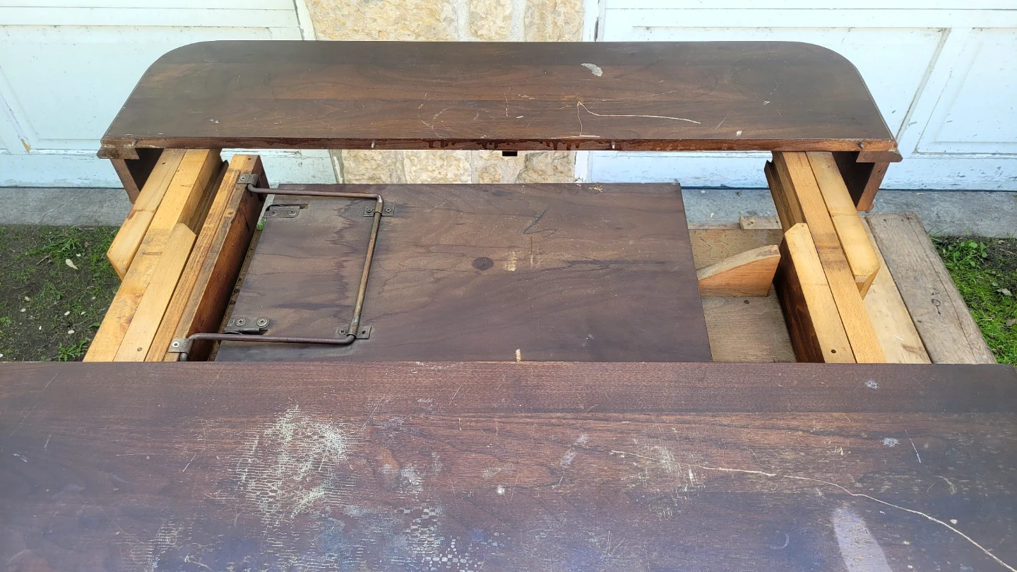 Dining Room Table w/ Hidden Leaf - photo 2