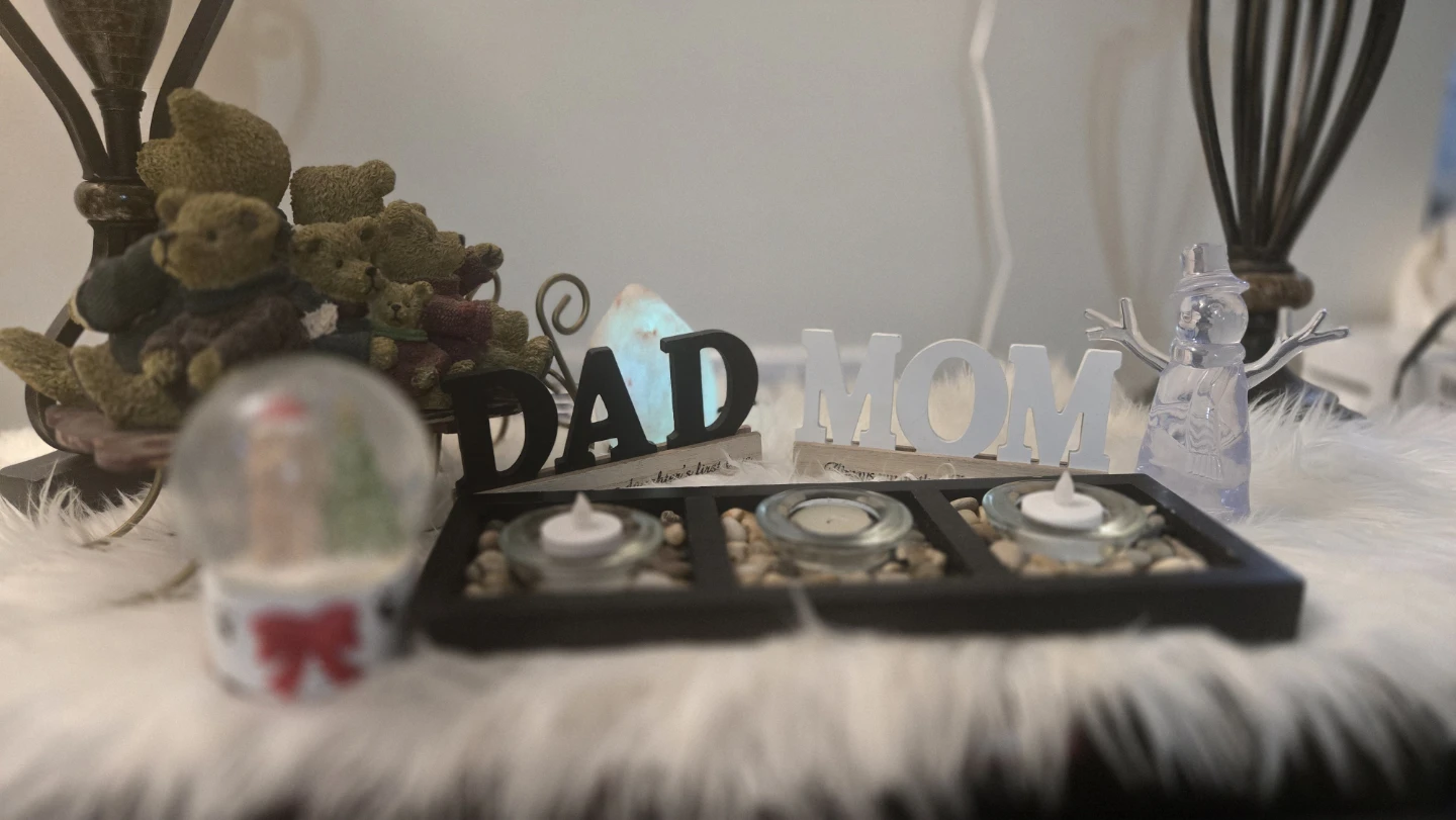 Decorative Candle Holder Set with 'DAD' and 'MOM' Signs - photo 2