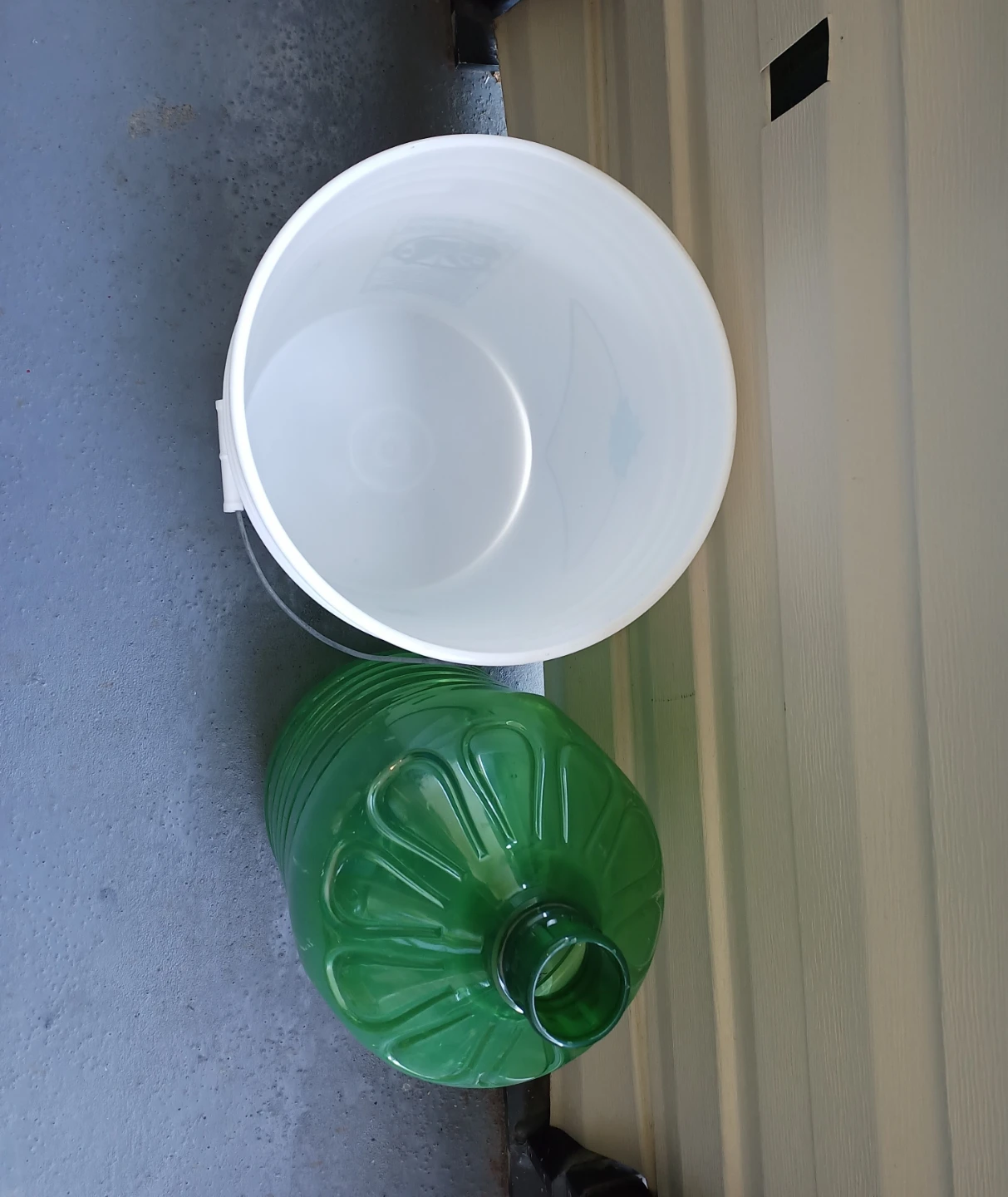 Large Bucket & Jug - photo 2