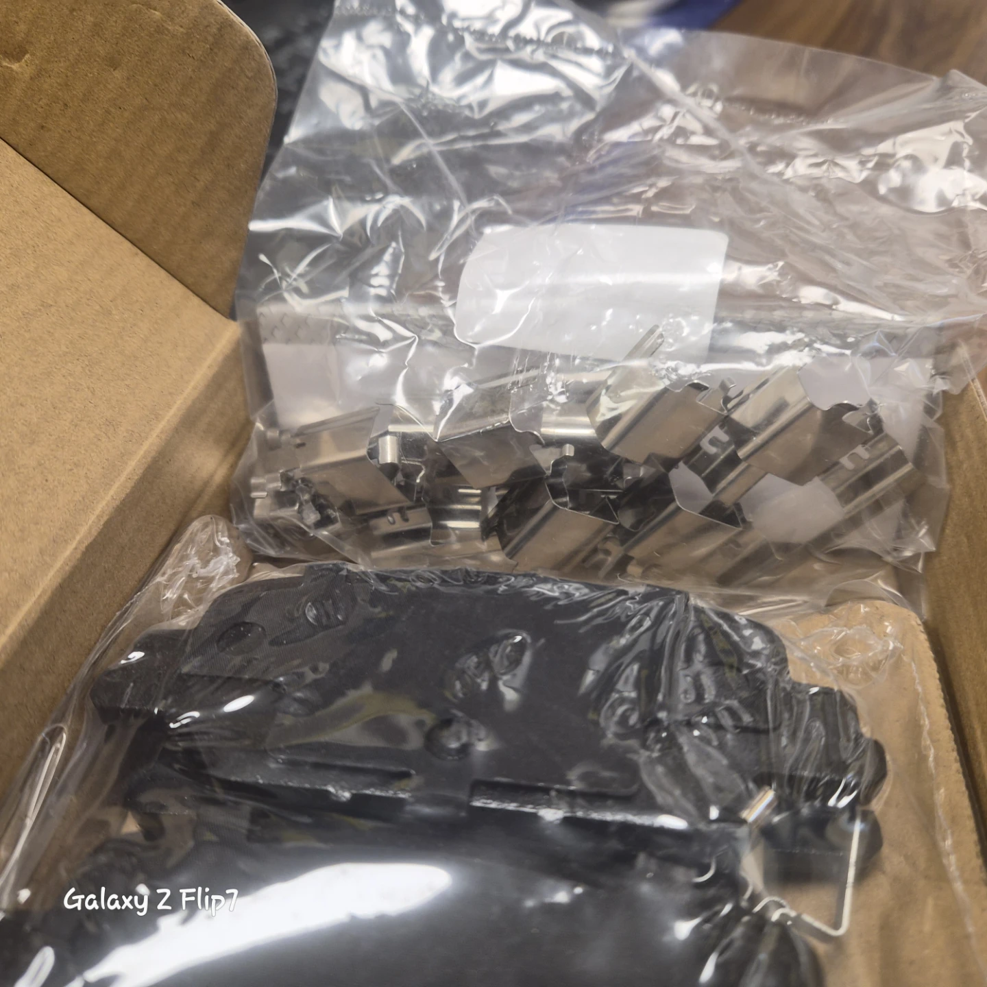 BNIB REAR brake rotors & pads for 2017 Honda CRV - photo 2