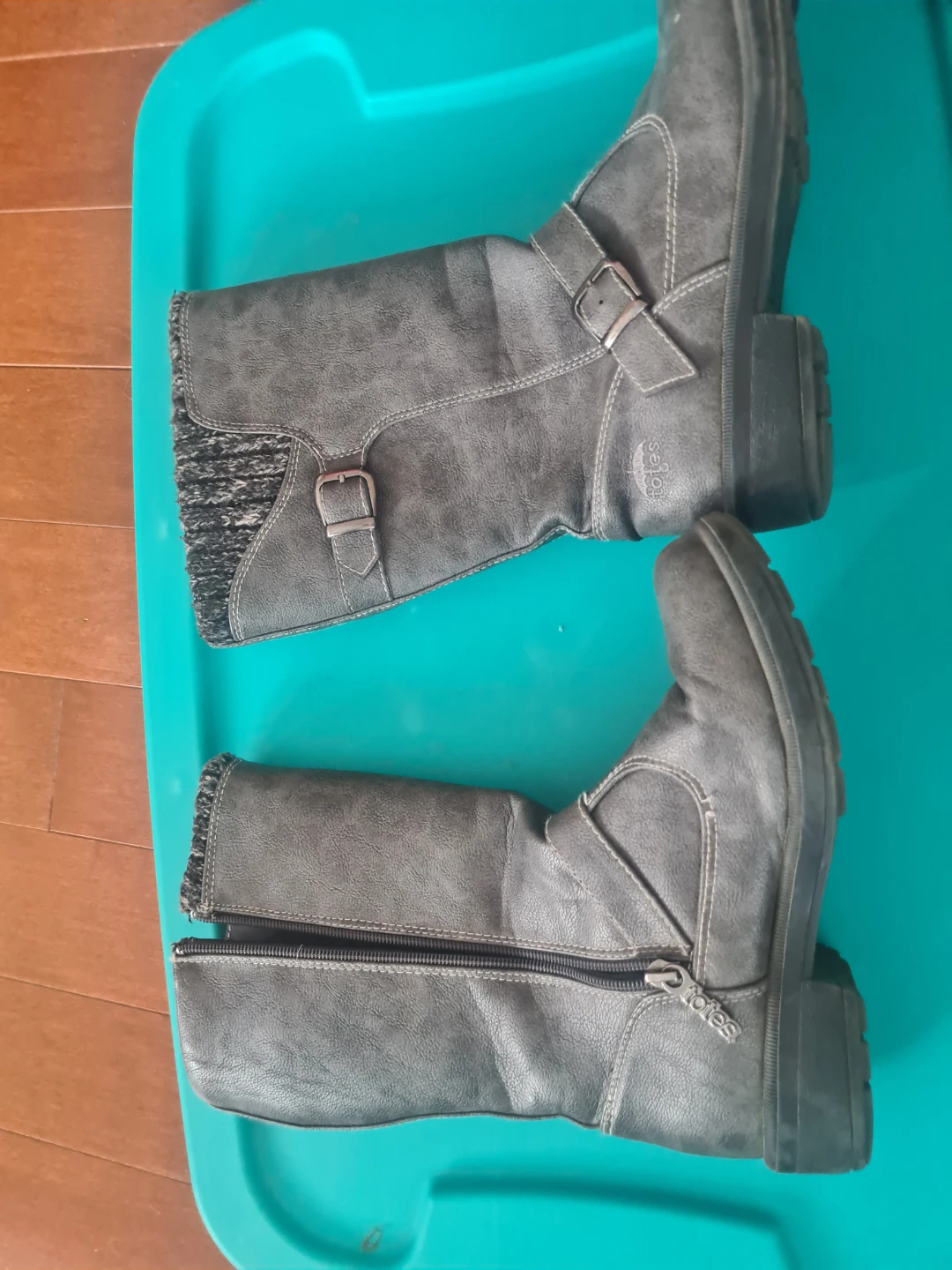 Totes Women's Grey Faux Leather Boots - photo 2